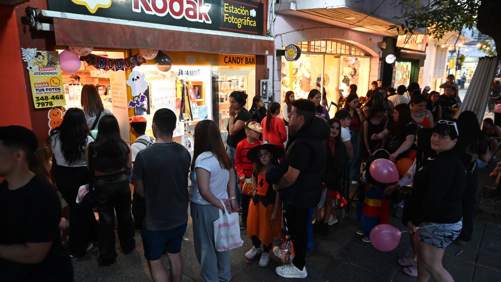 Disfraces, telarañas y muchas ventas: furor por Halloween en Escobar